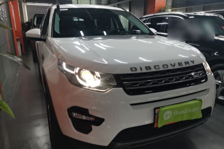 Used Land Rover Discovery Sport 2018 240 PS SE Version Front Right 45 Deg