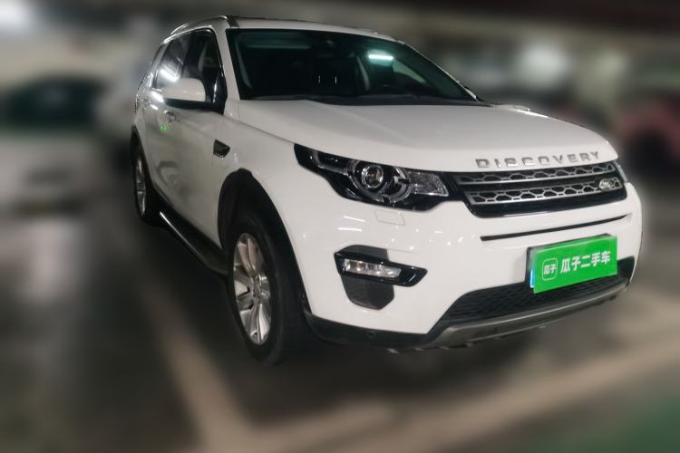 Used Land Rover Discovery Sport 2018 240 PS SE Version Front Right 45 Deg
