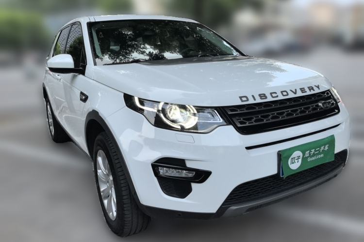 Used Land Rover Discovery Sport 2018 240 PS SE Version Front Right 45 Deg