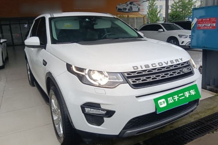 Used Land Rover Discovery Sport 2018 240 PS SE Version Front Right 45 Deg
