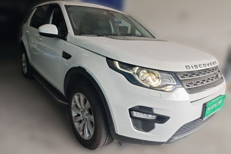 Used Land Rover Discovery Sport 2018 240 PS SE Version Front Right 45 Deg