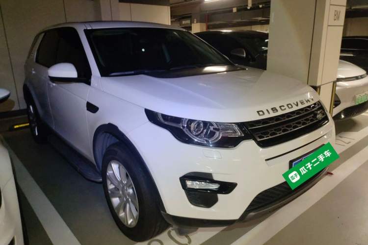 Used Land Rover Discovery Sport 2018 240 PS SE Version Front Right 45 Deg