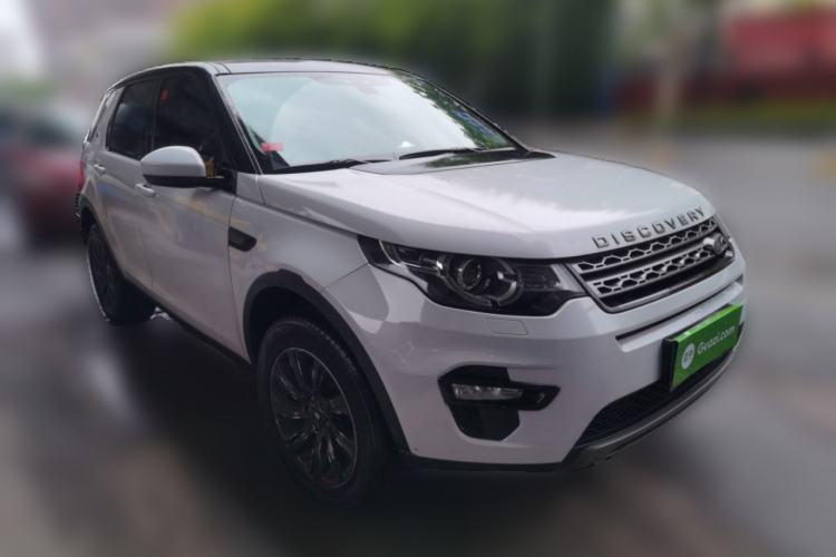 Used Land Rover Discovery Sport 2018 240 PS SE Version Front Right 45 Deg