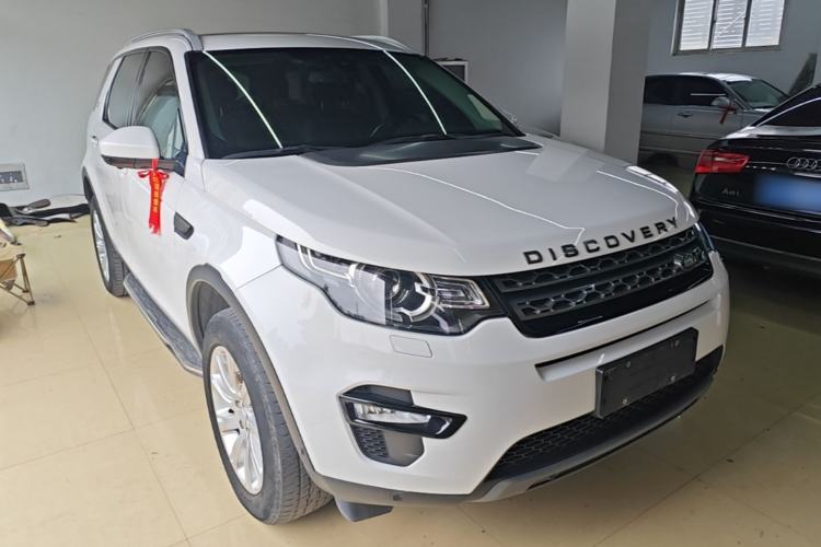 Used Land Rover Discovery Sport 2018 240 PS SE Version Front Right 45 Deg
