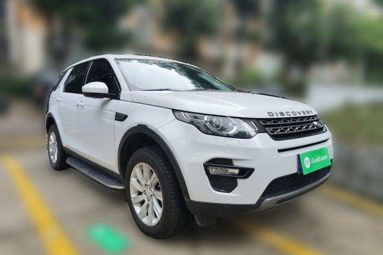 Used Land Rover Discovery Sport 2018 240 PS SE Version Front Right 45 Deg