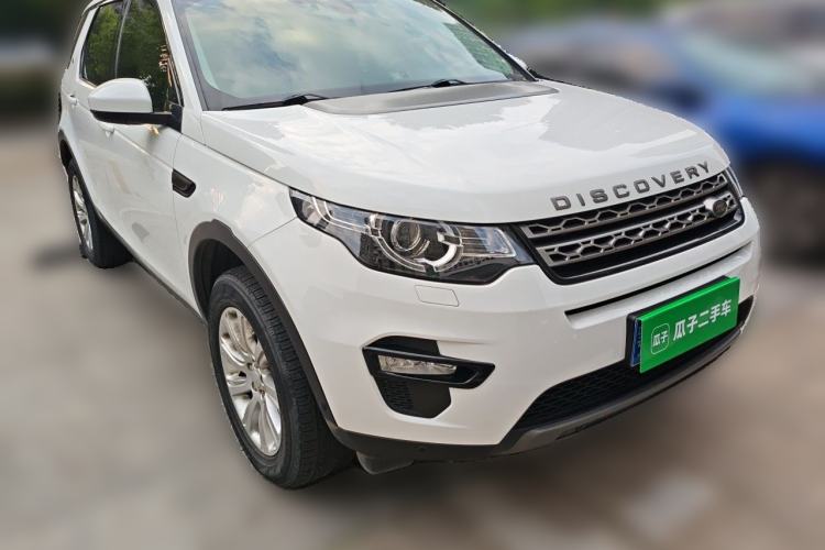Used Land Rover Discovery Sport 2018 240 PS SE Version Front Right 45 Deg