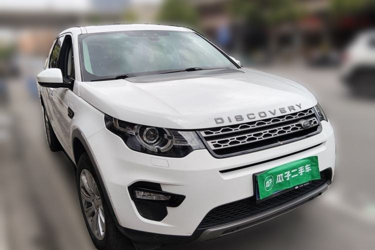 Used Land Rover Discovery Sport 2018 240 PS SE Version Front Right 45 Deg