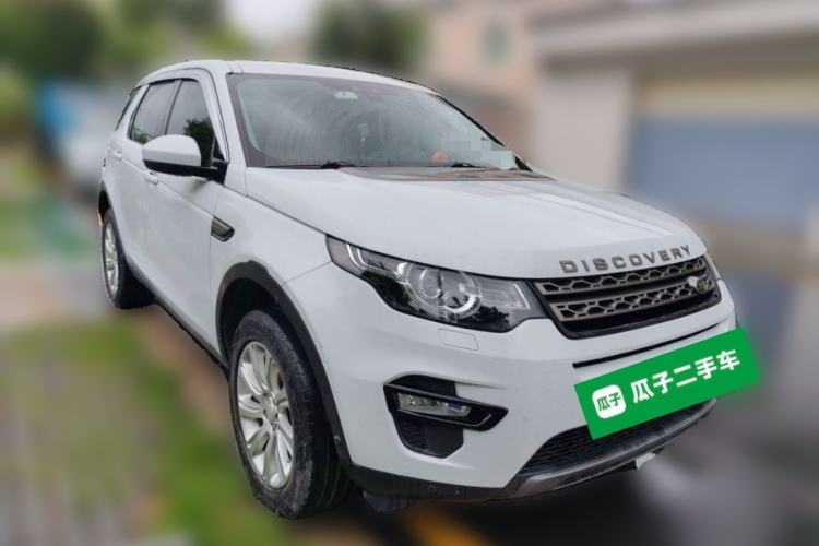 Used Land Rover Discovery Sport 2018 240 PS SE Version Front Right 45 Deg