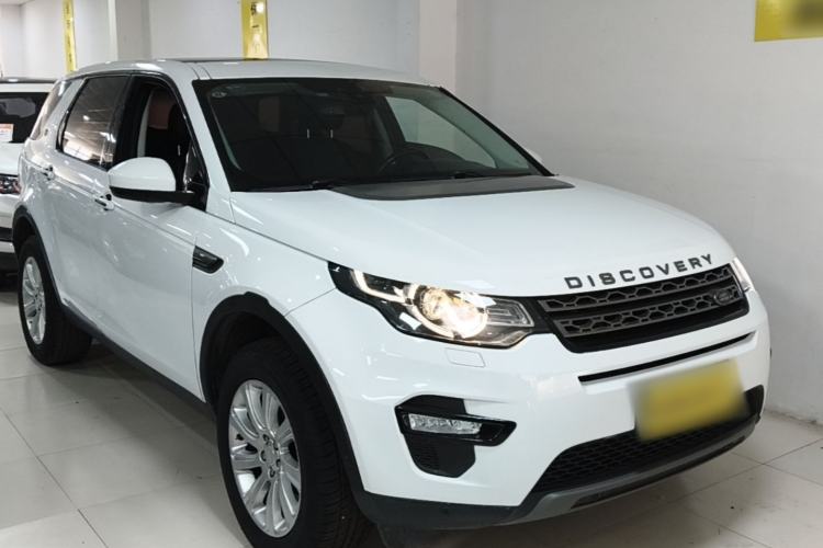 Used Land Rover Discovery Sport 2018 240 PS SE Version Front Right 45 Deg