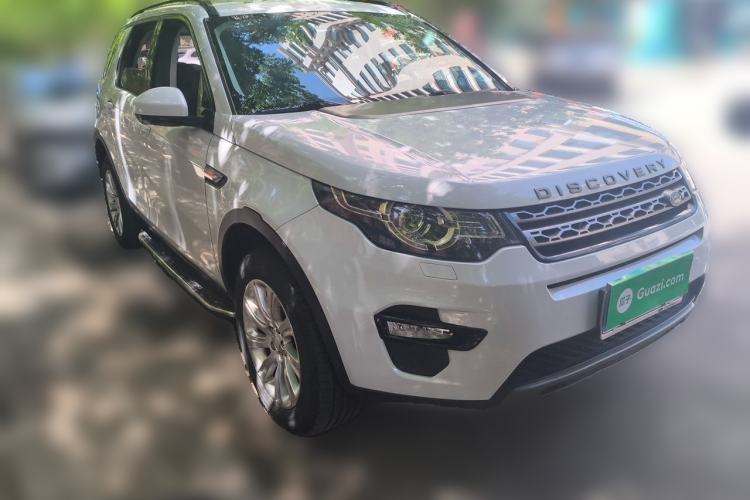 Used Land Rover Discovery Sport 2018 240 PS SE Version Front Right 45 Deg