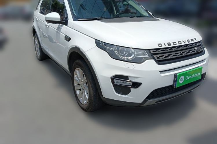 Used Land Rover Discovery Sport 2018 240 PS SE Version Front Right 45 Deg