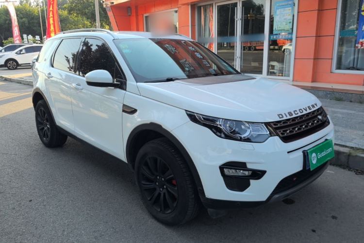 Used Land Rover Discovery Sport 2018 240 PS SE Version Front Right 45 Deg