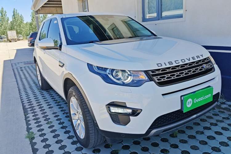 Used Land Rover Discovery Sport 2018 240 PS SE Version Front Right 45 Deg