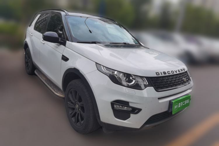Used Land Rover Discovery Sport 2018 240 PS SE Version Front Right 45 Deg