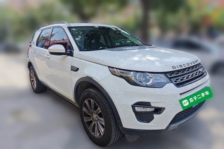 Used Land Rover Discovery Sport 2018 240 PS SE Version Front Right 45 Deg