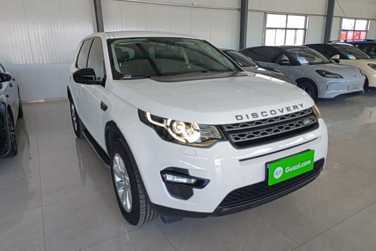 Used Land Rover Discovery Sport 2018 240 PS PURE Edition Front Right 45 Deg