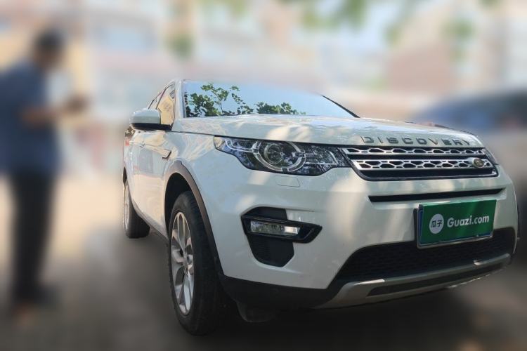 Used Land Rover Discovery Sport 2018 240 PS HSE Version Front Right 45 Deg