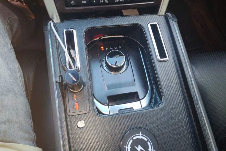 Used Land Rover Discovery Sport 2018 240 PS HSE Version Gear Lever