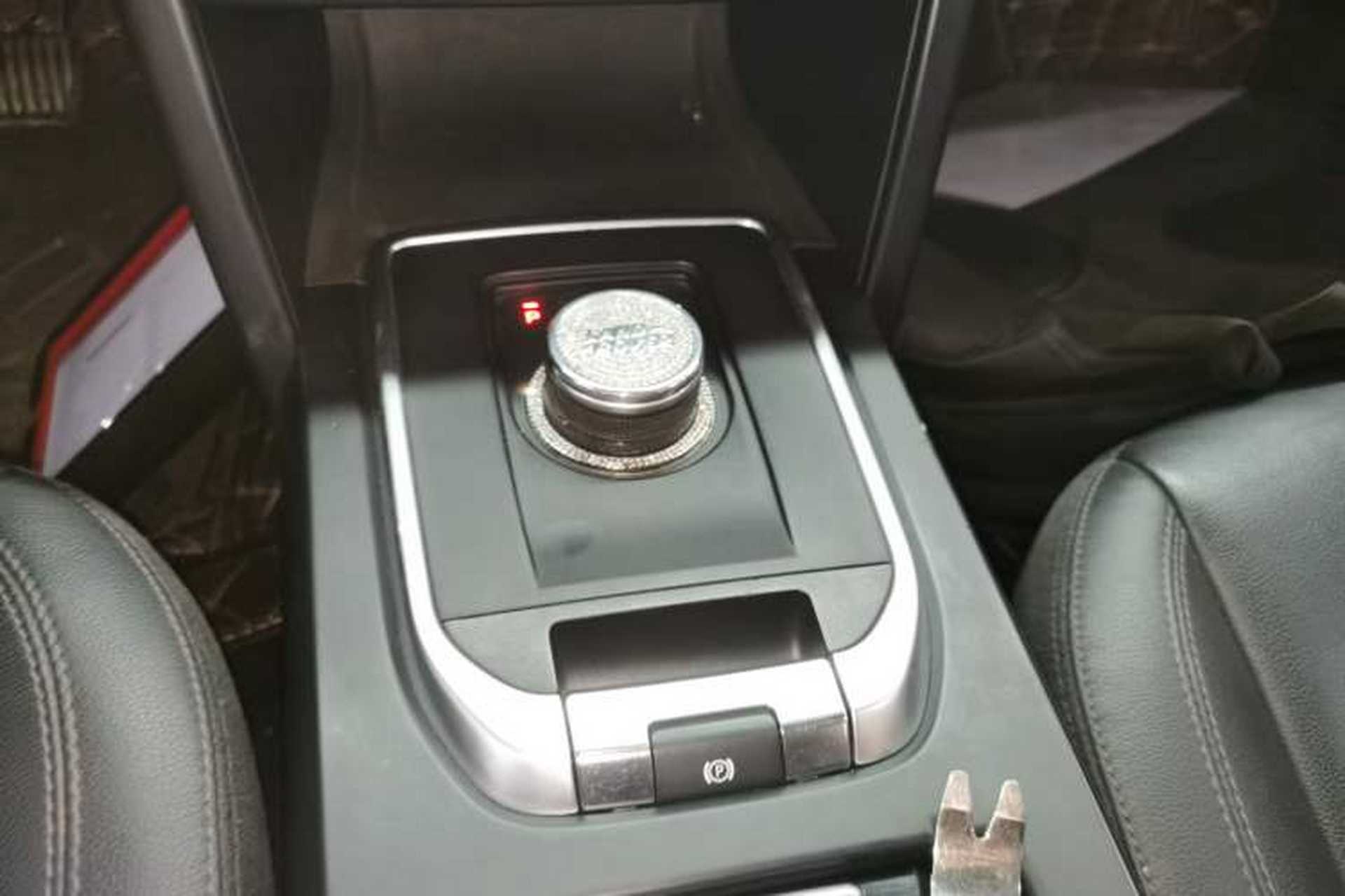 Used Land Rover Discovery Sport 2018 240 PS PURE Edition Gear Lever