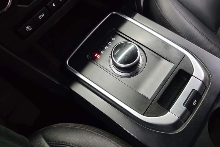 Used Land Rover Discovery Sport 2018 240 PS PURE Edition Gear Lever