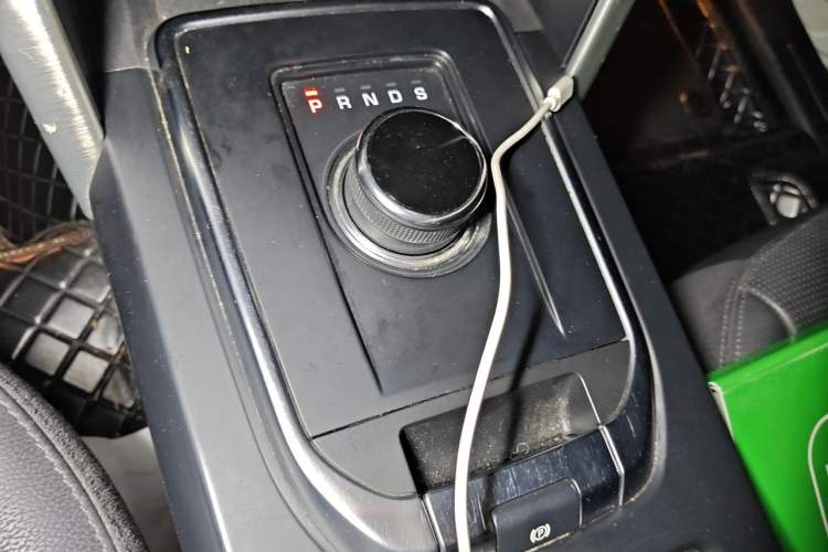 Used Land Rover Discovery Sport 2018 240 PS SE Version Gear Lever