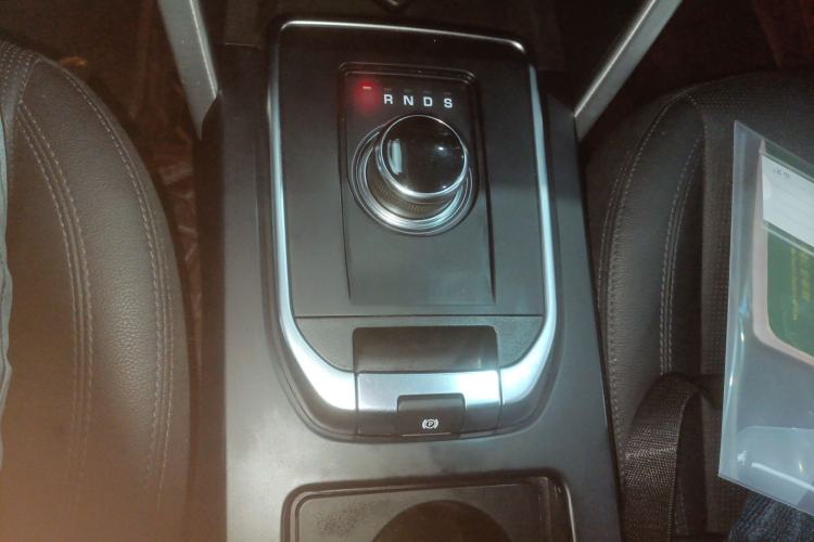 Used Land Rover Discovery Sport 2018 240 PS SE Version Gear Lever