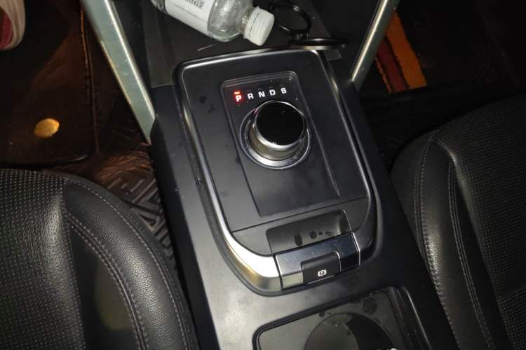 Used Land Rover Discovery Sport 2018 240 PS SE Version Gear Lever