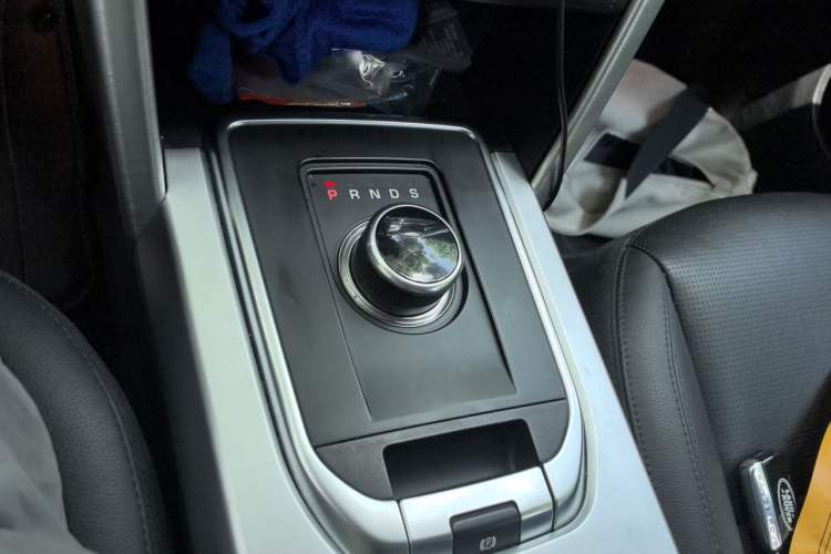 Used Land Rover Discovery Sport 2018 240 PS SE Version Gear Lever