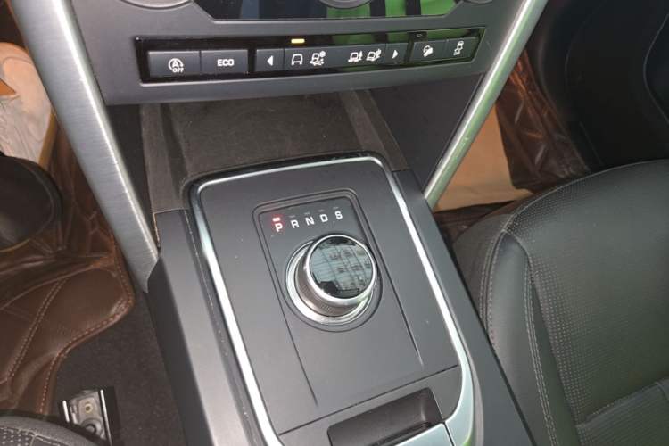 Used Land Rover Discovery Sport 2018 240 PS SE Version Gear Lever