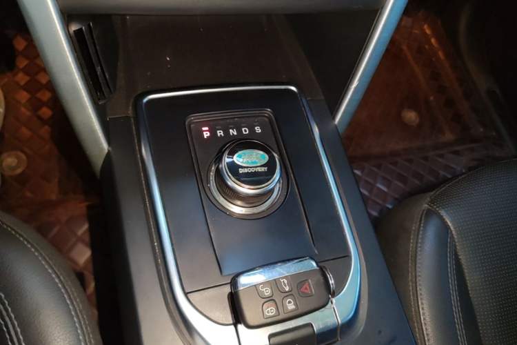 Used Land Rover Discovery Sport 2018 240 PS SE Version Gear Lever