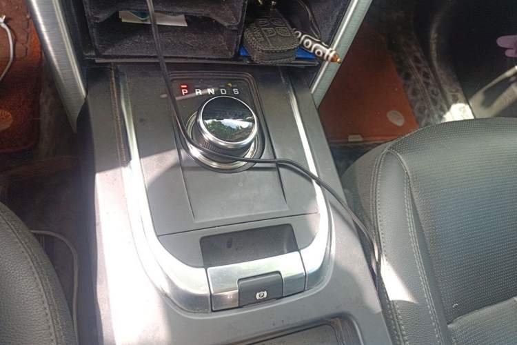 Used Land Rover Discovery Sport 2018 240 PS SE Version Gear Lever