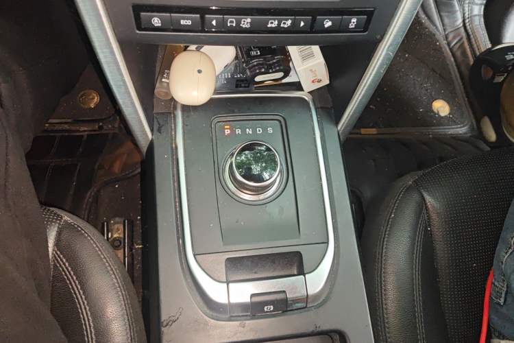Used Land Rover Discovery Sport 2018 240 PS SE Version Gear Lever