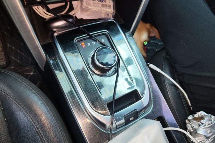 Used Land Rover Discovery Sport 2018 240 PS SE Version Gear Lever