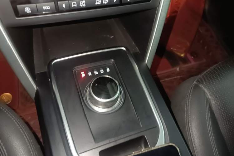 Used Land Rover Discovery Sport 2018 240 PS HSE Version Gear Lever