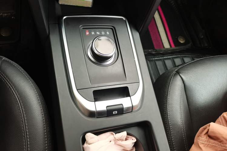 Used Land Rover Discovery Sport 2018 200 PS PURE Edition Gear Lever