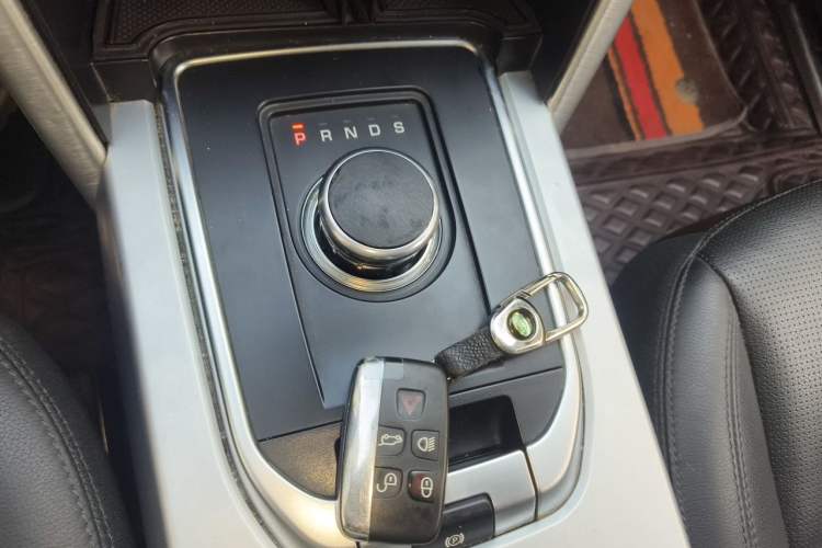 Used Land Rover Discovery Sport 2018 240 PS SE Version Gear Lever