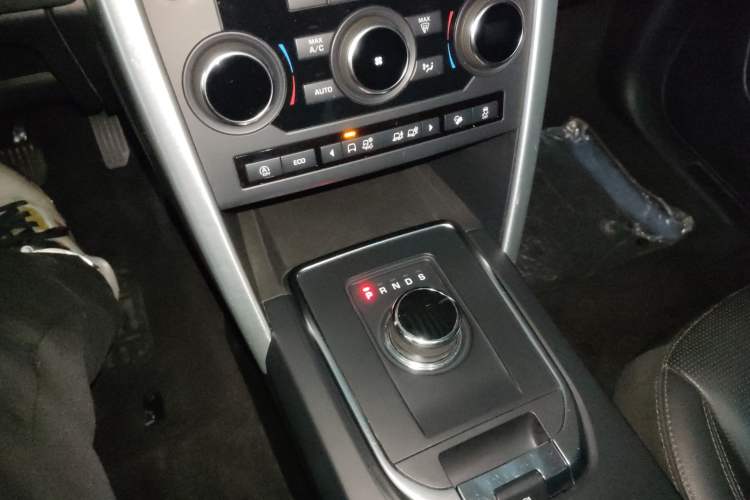 Used Land Rover Discovery Sport 2018 240 PS SE Version Gear Lever