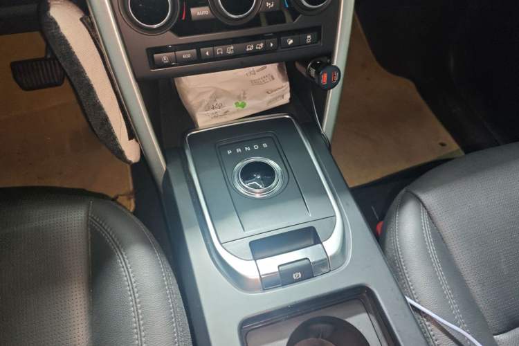 Used Land Rover Discovery Sport 2018 240 PS SE Version Gear Lever