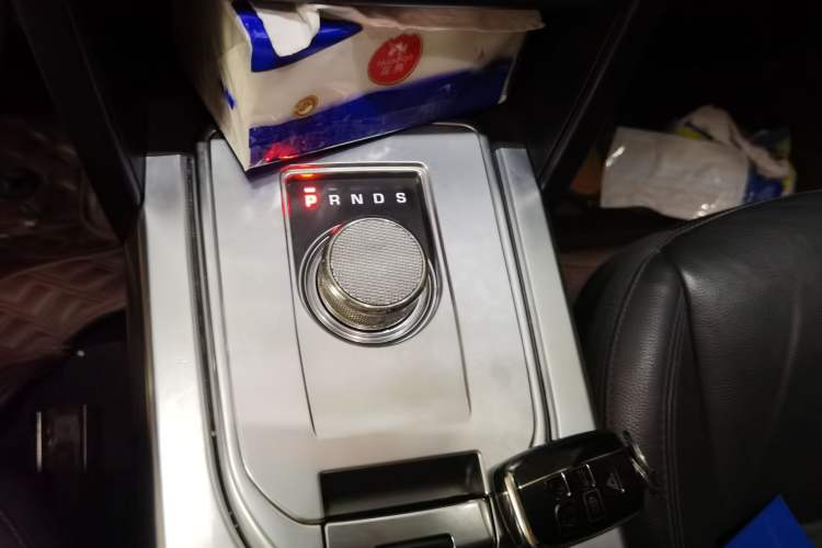 Used Land Rover Discovery Sport 2018 240 PS PURE Edition Gear Lever