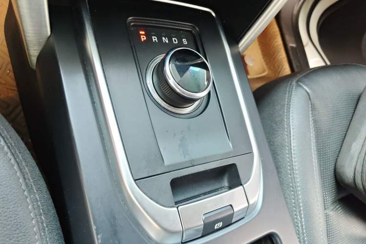 Used Land Rover Discovery Sport 2018 240 PS HSE Version Gear Lever