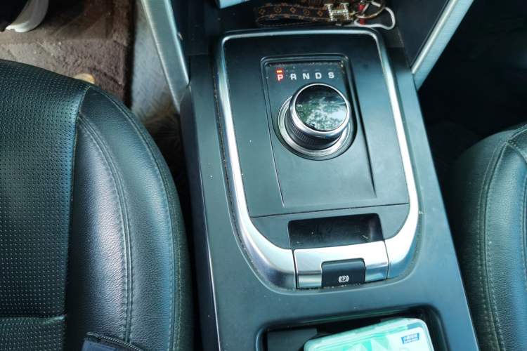 Used Land Rover Discovery Sport 2018 240 PS SE Version Gear Lever