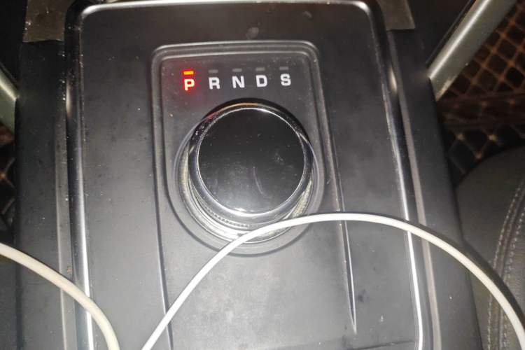 Used Land Rover Discovery Sport 2018 240 PS SE Version Gear Lever