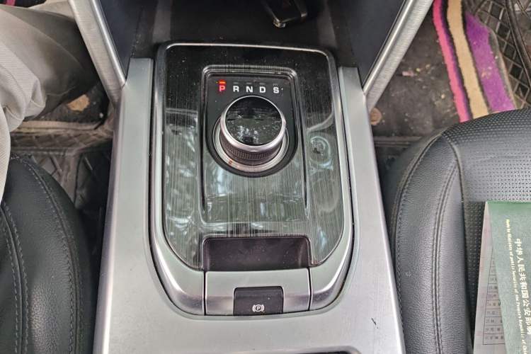 Used Land Rover Discovery Sport 2018 240 PS SE Version Gear Lever
