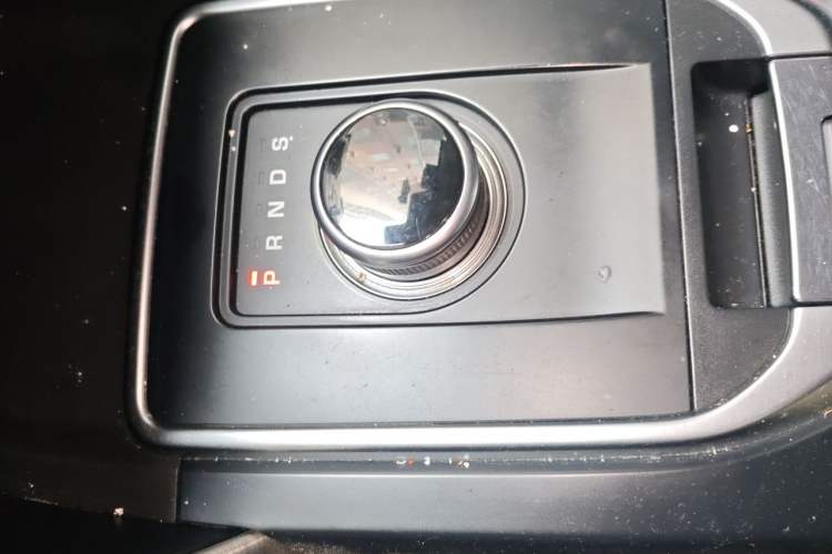 Used Land Rover Discovery Sport 2018 240 PS SE Version Gear Lever