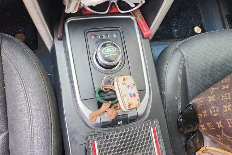 Used Land Rover Discovery Sport 2018 240 PS SE Version Gear Lever