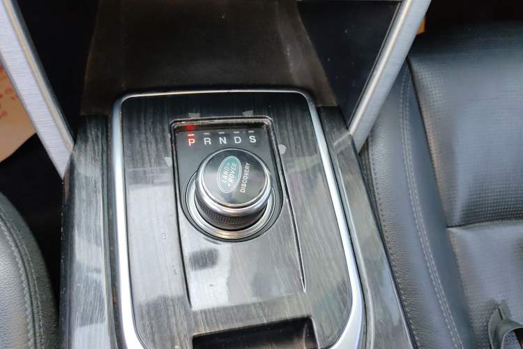 Used Land Rover Discovery Sport 2018 240 PS SE Version Gear Lever