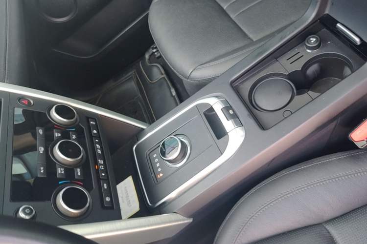 Used Land Rover Discovery Sport 2018 240 PS SE Version Gear Lever