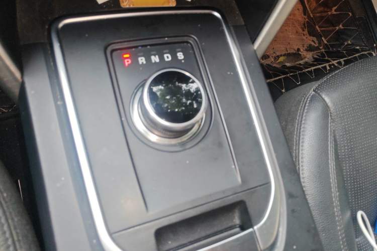 Used Land Rover Discovery Sport 2018 240 PS SE Version Gear Lever