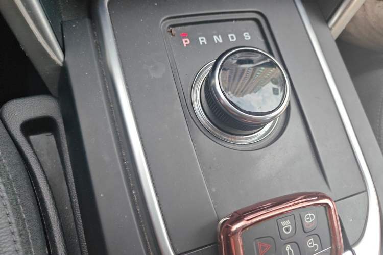 Used Land Rover Discovery Sport 2018 240 PS SE Version Gear Lever