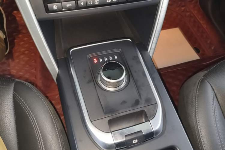 Used Land Rover Discovery Sport 2018 240 PS HSE Version Gear Lever